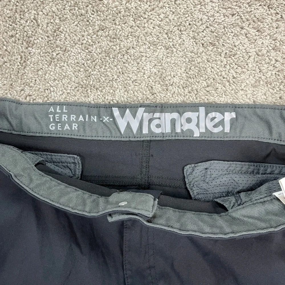 Wrangler All Terrain Gear Shorts Men 38 9 Black Cargo Flat Front Performance ATG - Picture 5 of 9